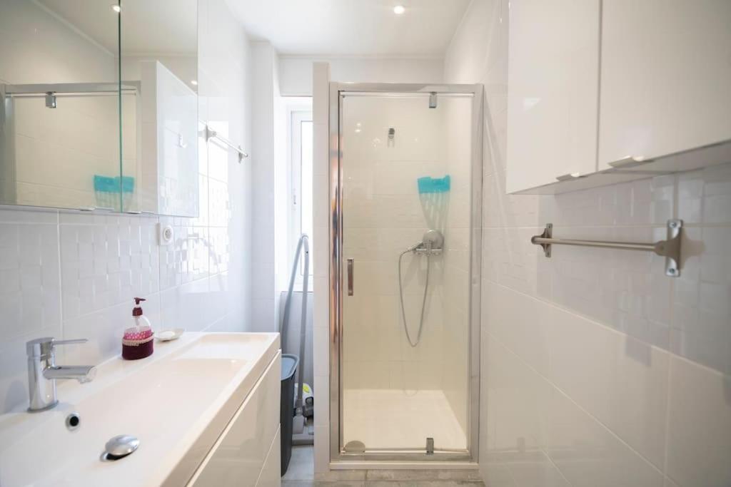 Appartement Avec 4 Chambres Doubles - Proche De La Mer, Des Transports Et De La Promenade Des Anglais Nizza Esterno foto